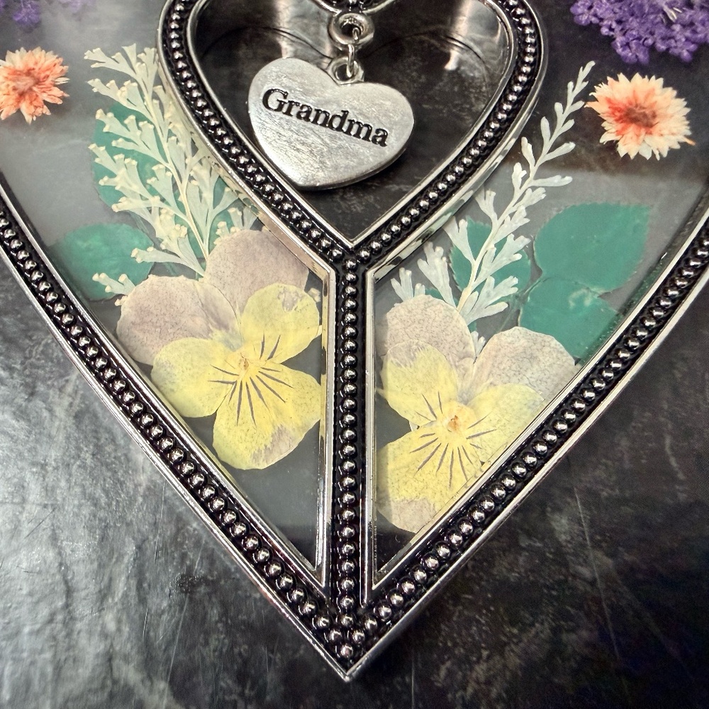 Heart Suncatcher “Grandma” Ornament with Pressed Flowers - Picture 5 of 12